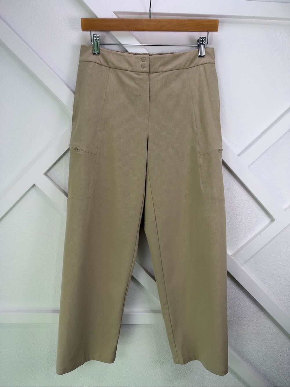 Lululemon Ventlight Cargo Mid Rise Crop 26" Lightweight Travel Tan Size 6 - Picture 2 of 12